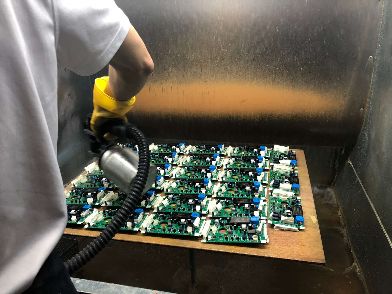 PCBA代工的三防漆涂覆材料差異性